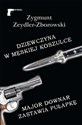 Dziewczyna w męskiej koszulce bookstore