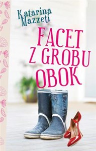 Facet z grobu obok bookstore