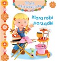 Klara robi porządki. Mała dziewczynka  