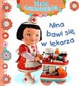 Nina bawi się w lekarza. Mała dziewczynka in polish