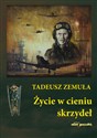 Życie w cieniu skrzydeł Polish Books Canada