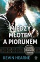 Między młotem a piorunem - Kevin Hearne