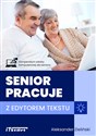 Senior pracuje z edytorem tekstu  